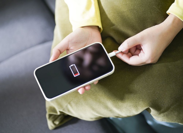 phone showing empty battery symbol