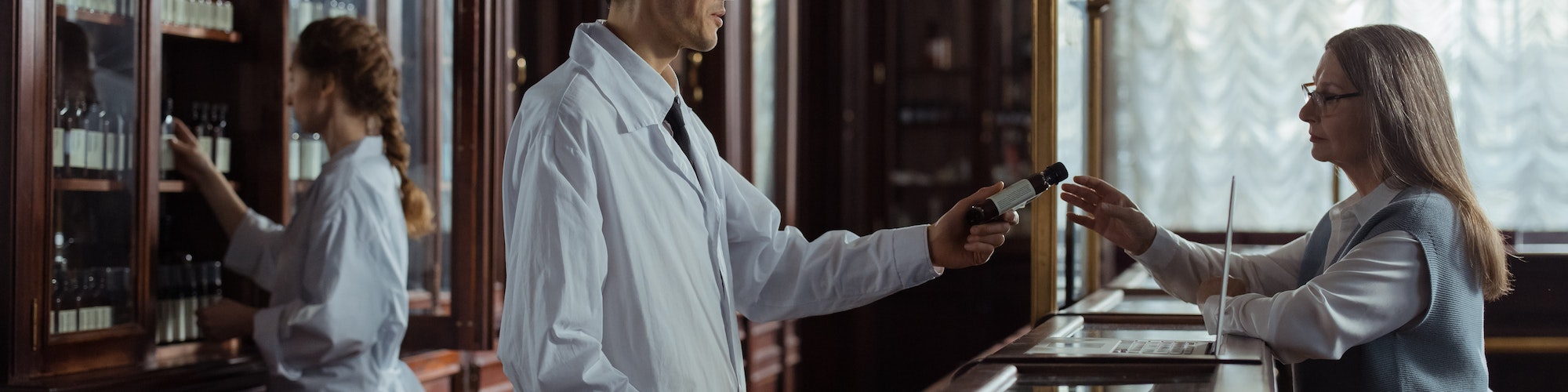 CAN PHARMACISTS EASE PRESSURE ON FRONTLINE NHS SERVICES?