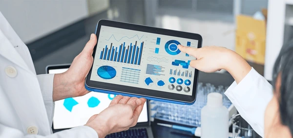 Group Researchers Looking Tablet Data 600nw 2306051335