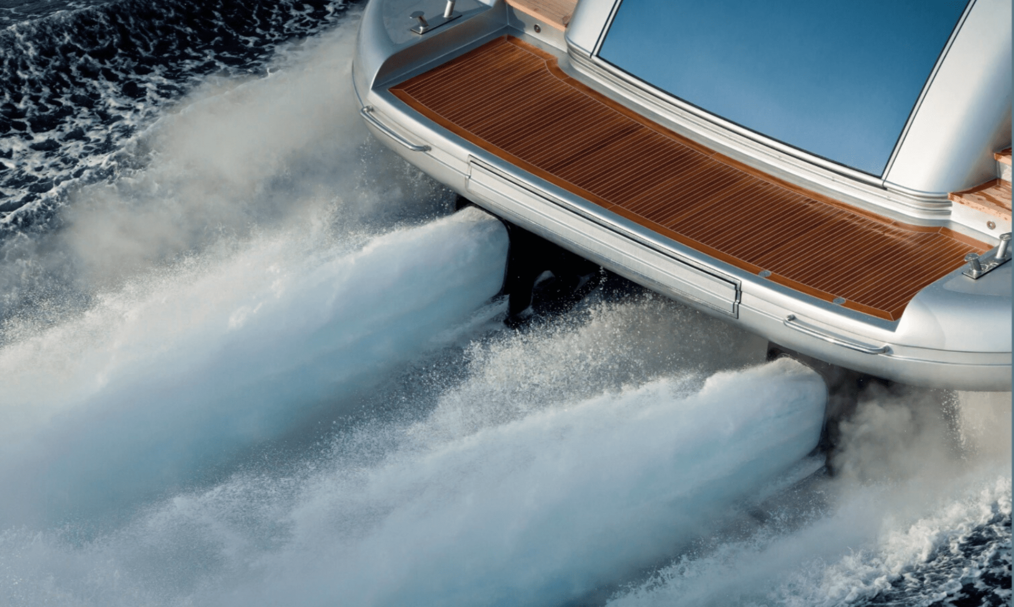 speedboat producing waves