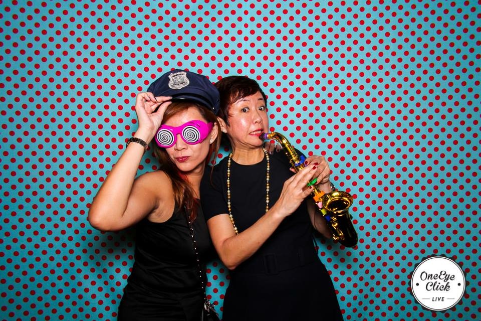 2 ladies photobooth shot