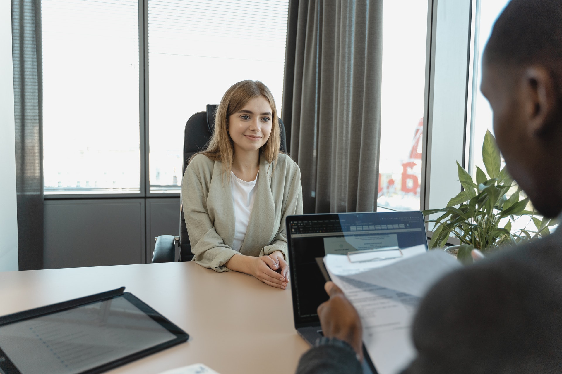 What questions to ask an employer during an interview.