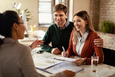 Couple at meeting with insurance recruiter