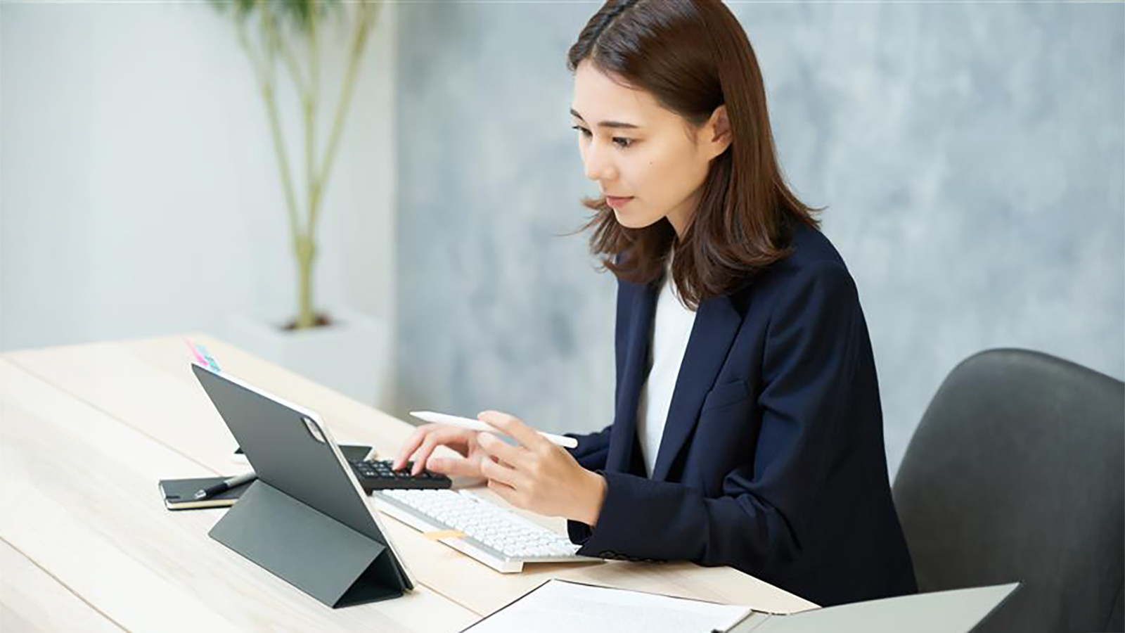 Consultant Woman