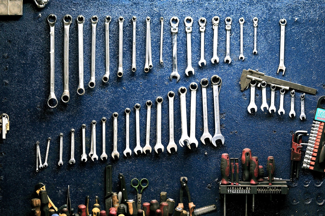 Garage Hanging Mechanic 162553