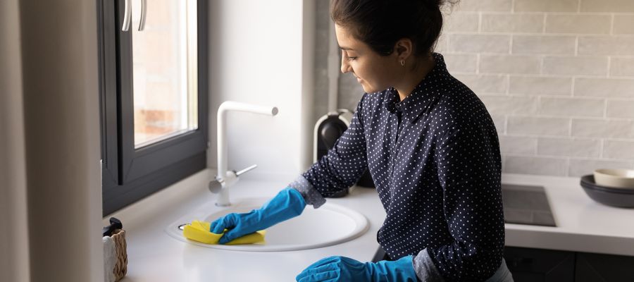 Unexpected Uses For Everyday Household Items That Every Housekeeper Should Know