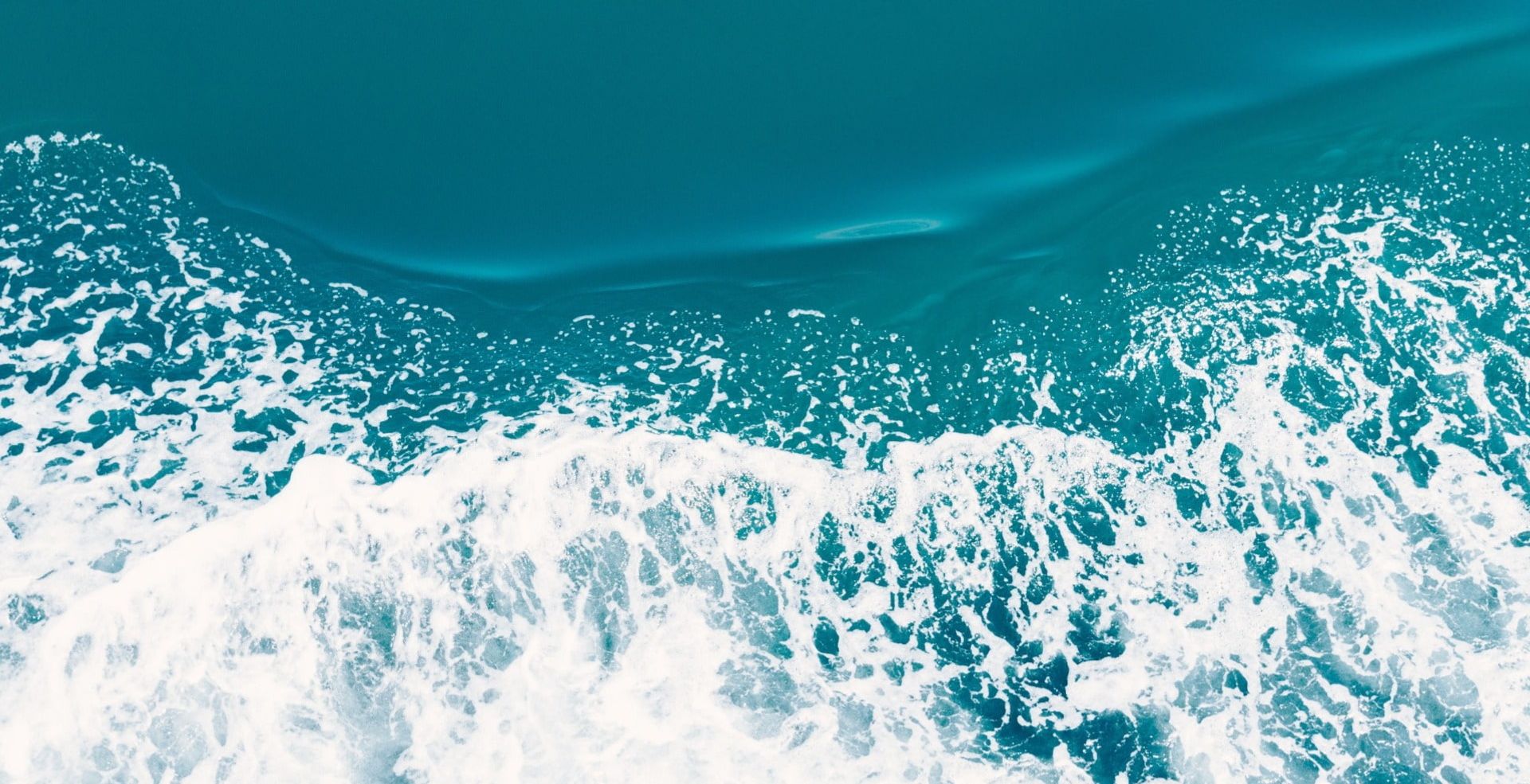 bird's view of blue ocean waves