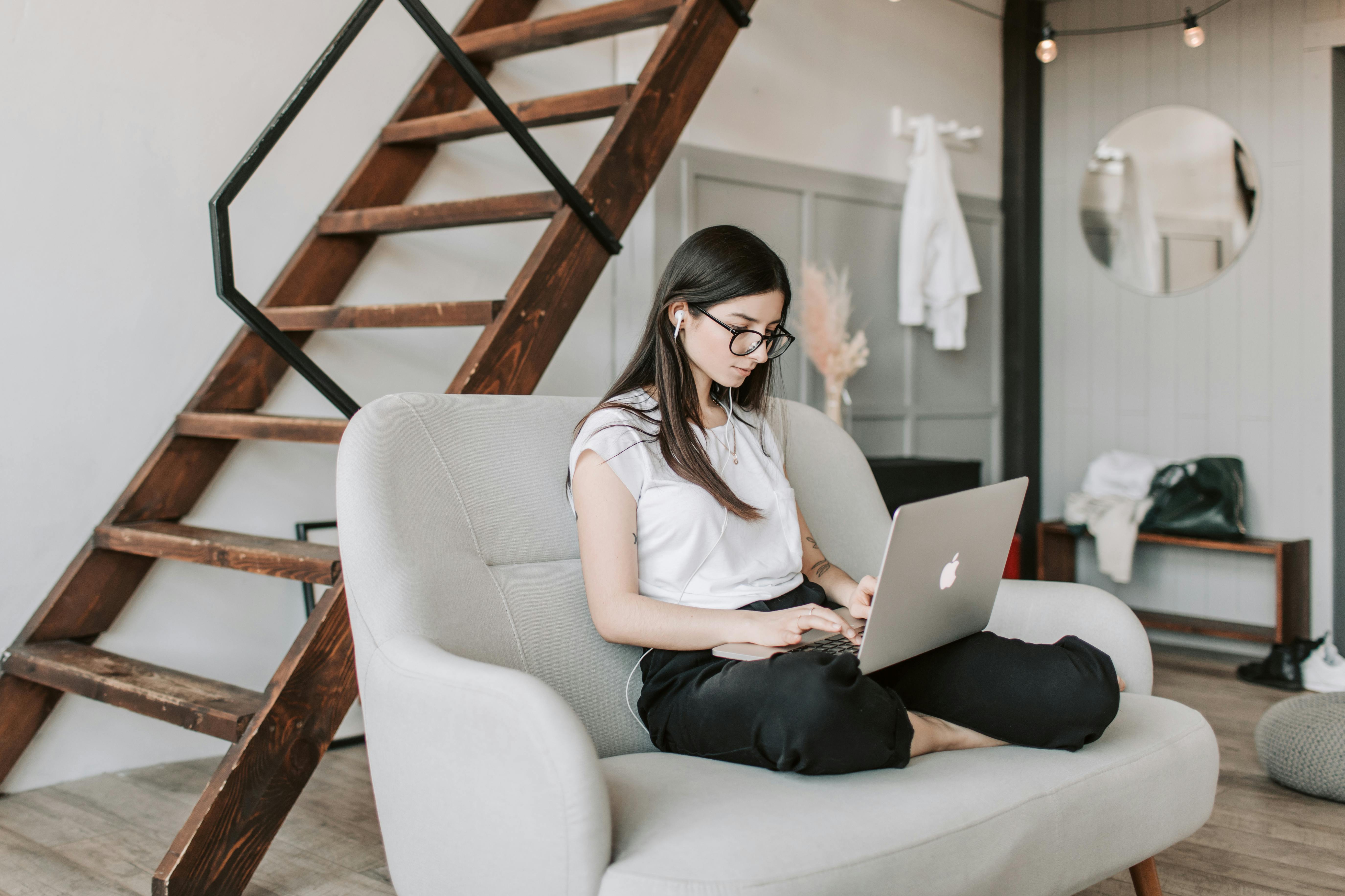 Gaining an Edge in Online Interviews · Signature Career Management