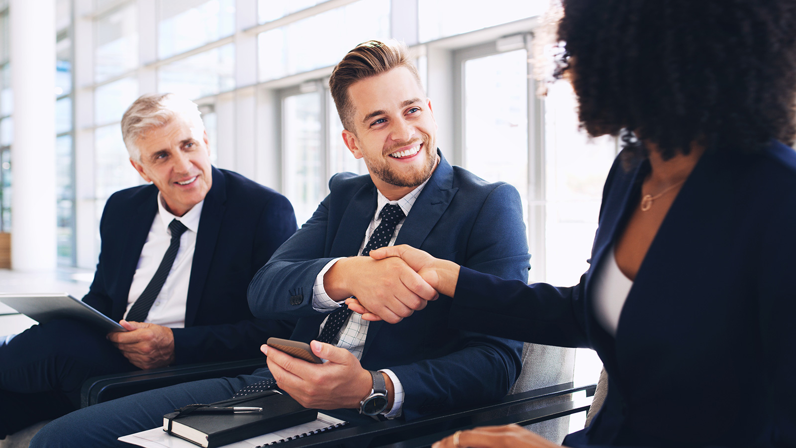 Happy-employee-collaborating