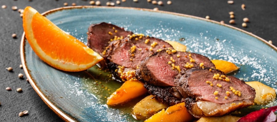 Duck with mango and ginger sauce