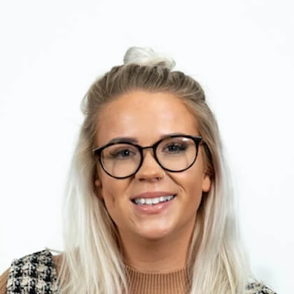 Alternative headshot of Sophie Roberts